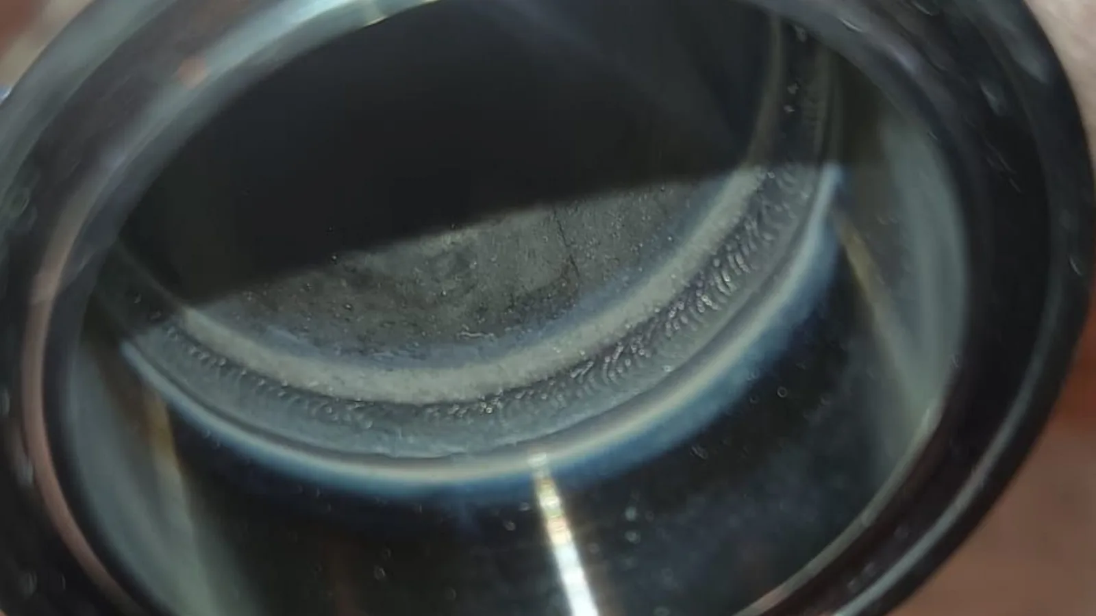 Costura de soldadura por el interior de un anillo