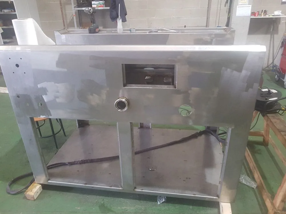 Chasis de una máquina en acero inoxidable, en el taller de Custom Welding